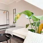 Neu - Gemuetliches Apartment, Gruppen, Zentral アパート *