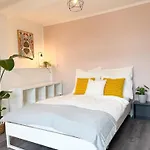 Neu - Gemuetliches Apartment, Gruppen, Zentral *