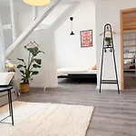 Neu - Gemuetliches Apartment, Gruppen, Zentral アパート *